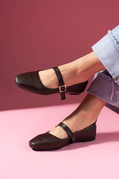 FUGA MODA حذاء باليرينا من فاليزا بني اللون مع حزام ذهبي طبيعي