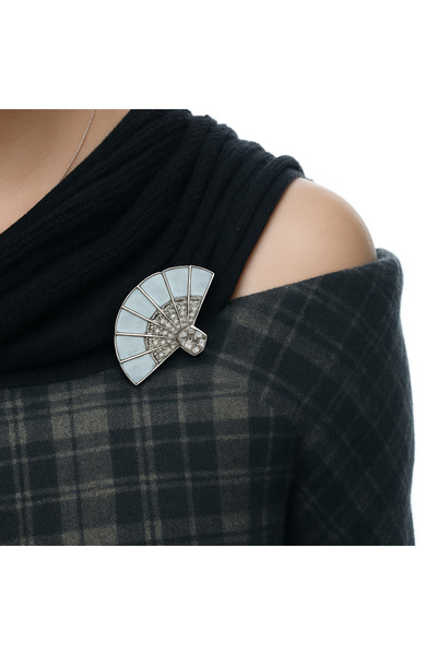 Teo Yelpaze Figürlü Taşlı Kadın Broş