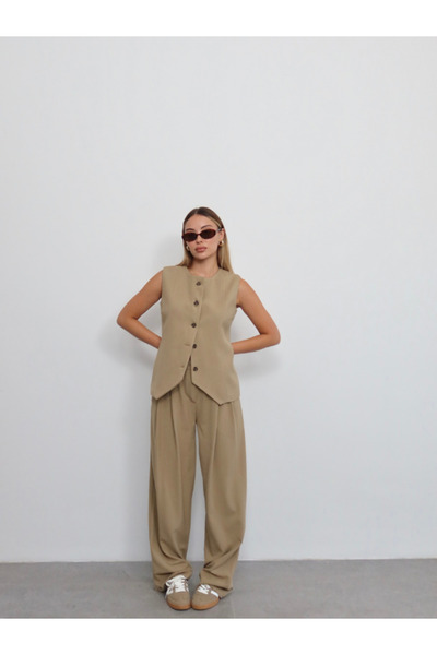 thelowely Buttoned Vest