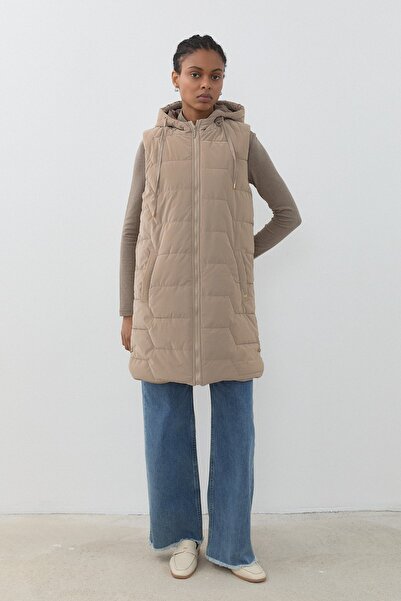 Nihan Kuşgözü Detaylı Kapitone Yelek Bej