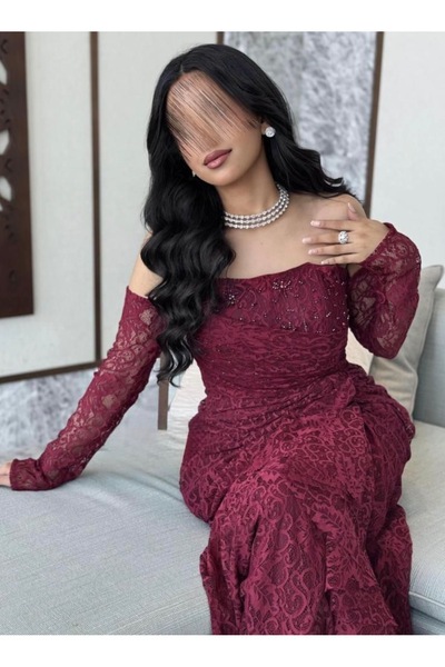 STAYILK DRESSES فستان سهرة راقٍ بتصميم أنثوي فاخر، مصنوع من دانتيل ناعم بلون خمري