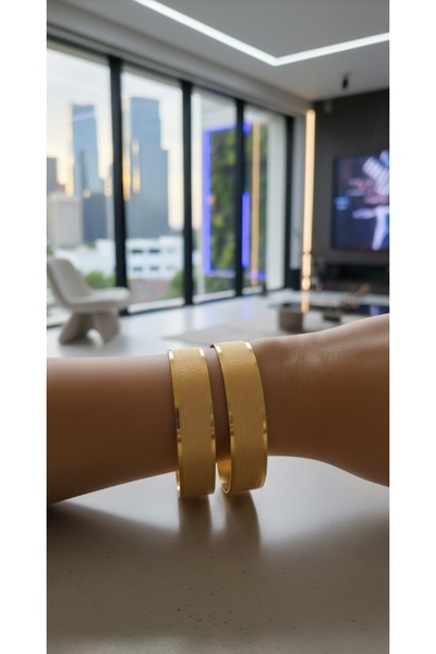 Nurtakı 2 قطعة سوار فولاذي مطلي باللون الذهبي طراز ترابزون (عرض 1.5 سم)