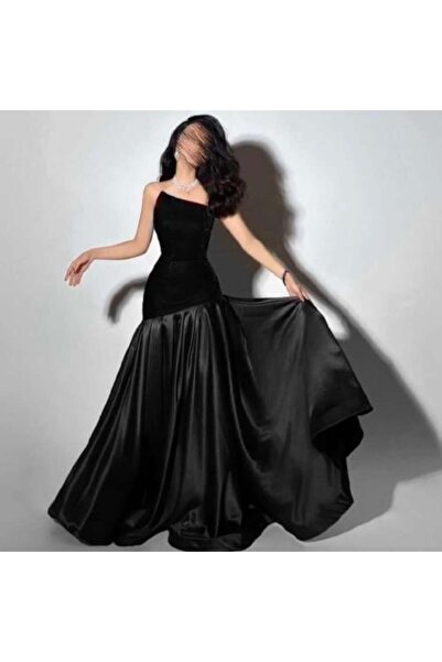 Riva A long, elegant black evening dress that combines luxury and classic femininity.