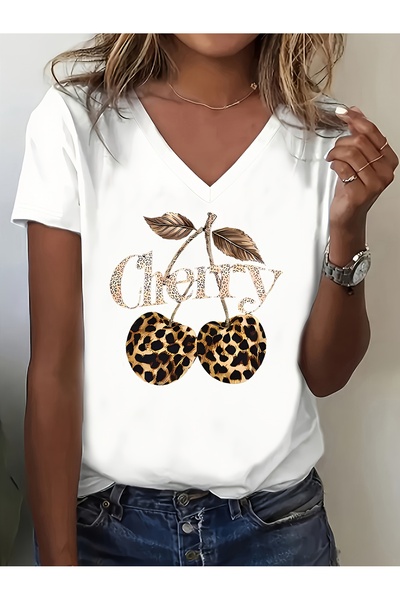 mercoledi تيشيرت عادي بأكمام قصيرة ورقبة على شكل حرف V مطبوع بقصة مريحة