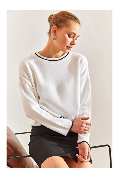 LC Waikiki Beyaz Yaka ve Ucu Çizgili Triko Kazak