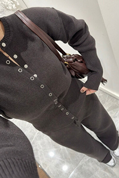 oshebu أكي كاف- طقم تريكو نسائي مكون من قطعتين بتفاصيل عند الخصر