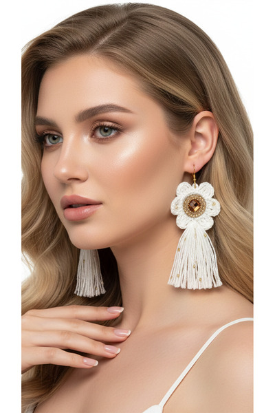 drt tasarım أقراط بتصميم شرابة بيضاء