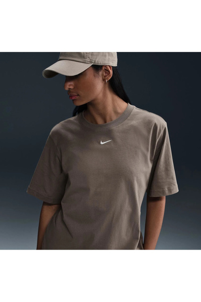 Nike Tee Essential Kadın Kahverengi Tişört HİT SPOR