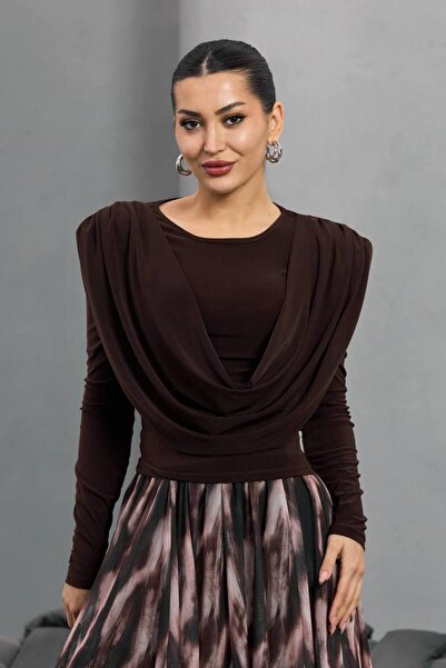 Butik Beyza بلوزة ديجاجي ذات ياقة مطوية