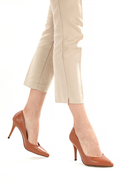 PAYZİN حذاء ستيليتو بلون تان، كعب رفيع 9 سم، مقدمة مدببة مغلقة، تصميم منخفض ع...