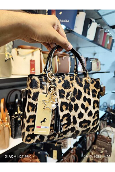 Çanta Trend حقيبة سهرة نسائية من ميامي بولو كلوب مع تفاصيل إكسسوارات، مناسبة للاستخدام المتعدد