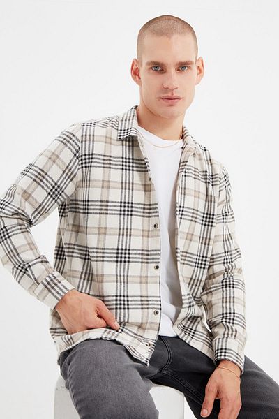 Trendyol Collection Beiges kariertes Holzfällerhemd für Herren - Regular Fit TMNAW22GO0215
