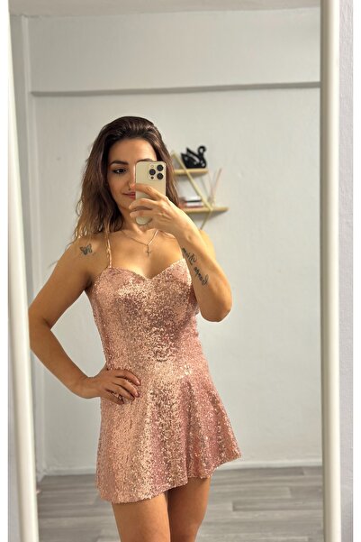 Derya Akyol Pudra Rengi Pul Payetli İp Askılı Mini Gece Elbisesi