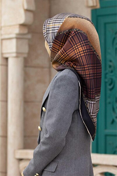 Vissona %100 Twill İpek Ekoseli Geometrik Desenli Kahverengi - Taba Renkli 90x90 Eşarp Dikim Şekli : El Diki