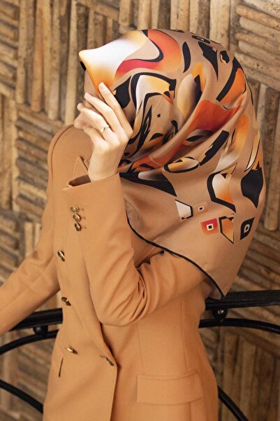 Vissona %100 Twill İpek Geometrik Desenli Taba - Bej Renkli 90x90 Eşarp Dikim...