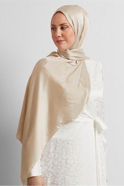 Alvina شال من الساتان 8570