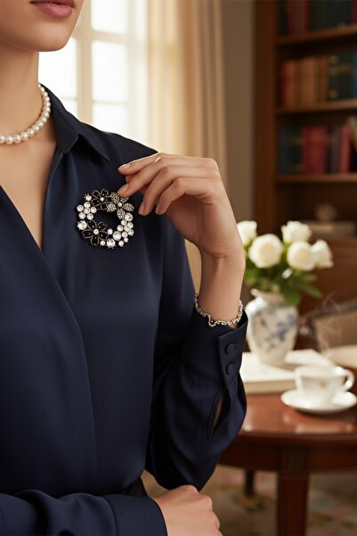 FAYRA ACCESSORIES Beyaz Çiçek Çelenk Broş