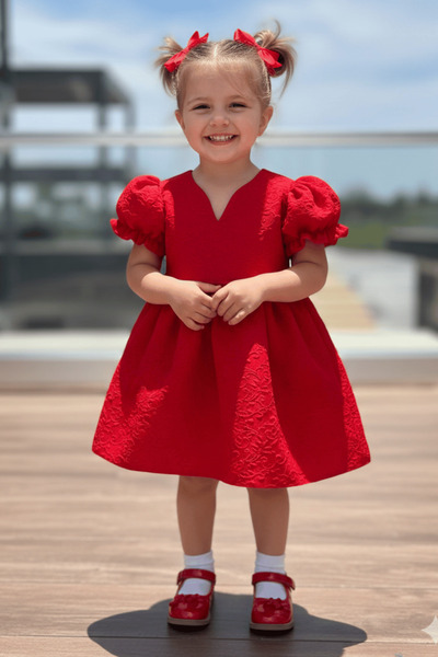 Bertuğ Bebek Dívčí červené šaty s krepovým reliéfním vzorem