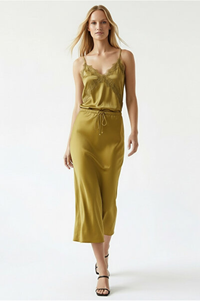 Exquise Пола с редовна плетка, сатенено покритие и връзки