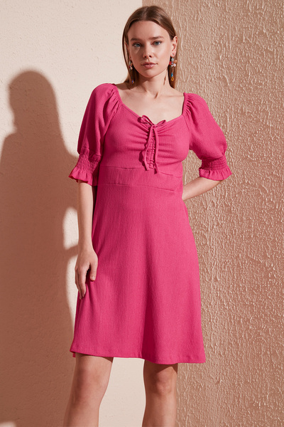 Lela Φόρεμα με μανίκια με λαιμόκοψη σε σχήμα V με κορδόνια και γιπέλικα φόρεμ...