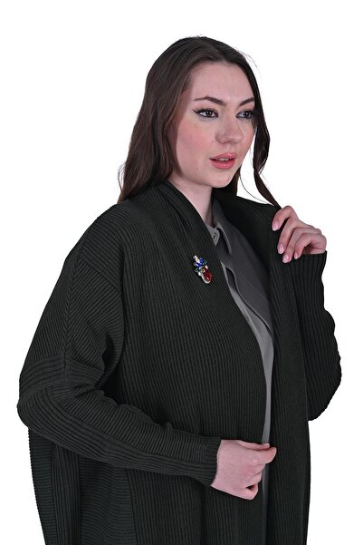 Invee كارديجان تريكو من صوف الياقوت باللون الكاكي