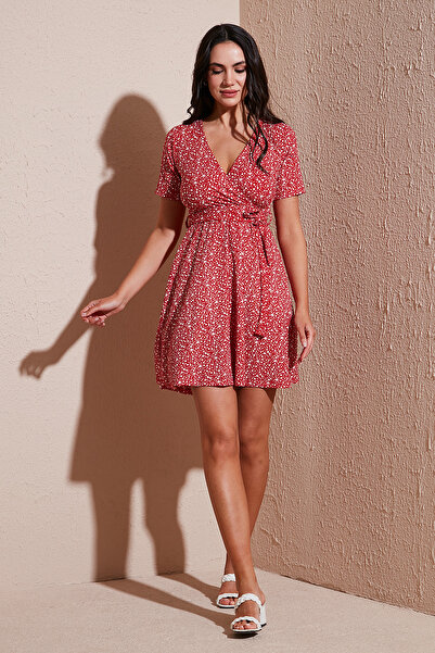 Lela فستان بأزرار على الجهتين ياقة قماش مجدّل مع رباط عند الخصر 5864505Y6