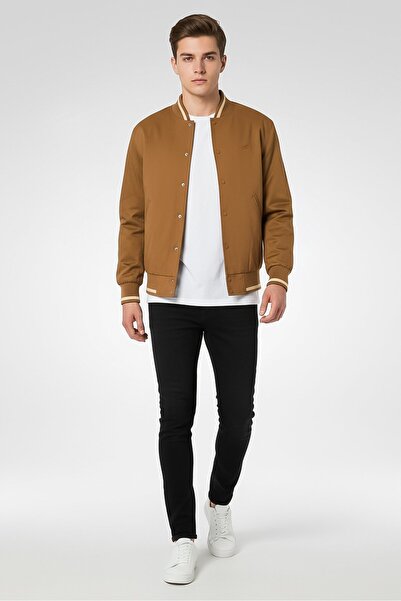 Lacoste جاكيت بومبر رجالي مطرز بشعار، بني