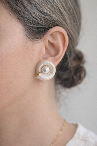 Owentis White Pearl Mussel Shell Earrings