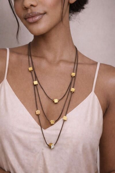 Gönülden Tasarım Altın Sarı Küp Boncuklu Deri Kadın Kolye 28 Cm