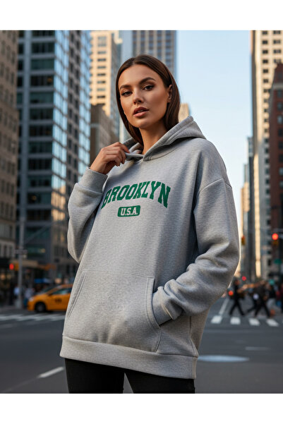 RPT MODA سويت شيرت بروكلين أخضر كبير الحجم بطباعة مفصلة وغطاء للرأس