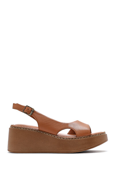 Derimod صندل نسائي مريح من الجلد الطبيعي ذو نعل سميك بلون أسمر 25SFD340818