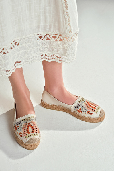 Derimod حذاء إسبادريل نسائي منقوش باللون البيج 25SFD 207014