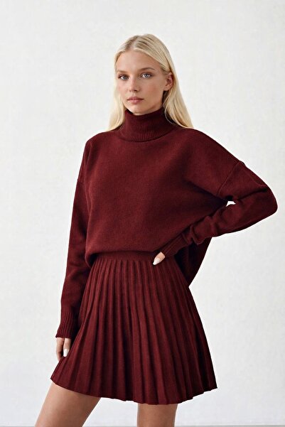 İLKCET MODA تنورة مطوية باللون الأحمر الداكن وطية صدر على شكل ياقة مدورة