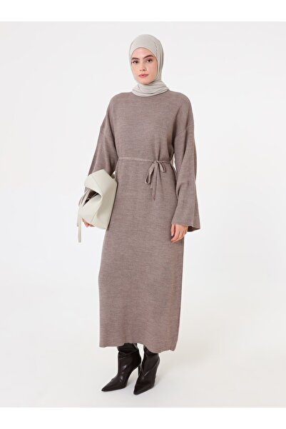 Refka فستان تريكو كلاسيكي كبير الحجم حجاب وفرو المنك وفستان رفقة