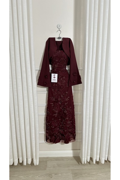 Onila فستان هنادي عنابي مطرز