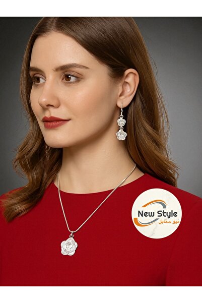 NEW STYLE متجر نيو ستايل يقدم طقم اكسسوار فاخر وناعم مطلي بالفضة 925 يأتي بعلبة - التفاصيل في مميزات المنتج