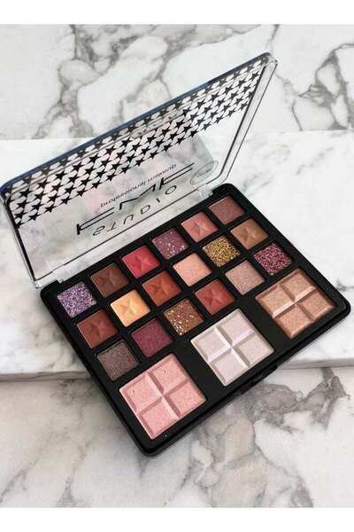 KWK Tri-Color Eyeshadow and Highlighter