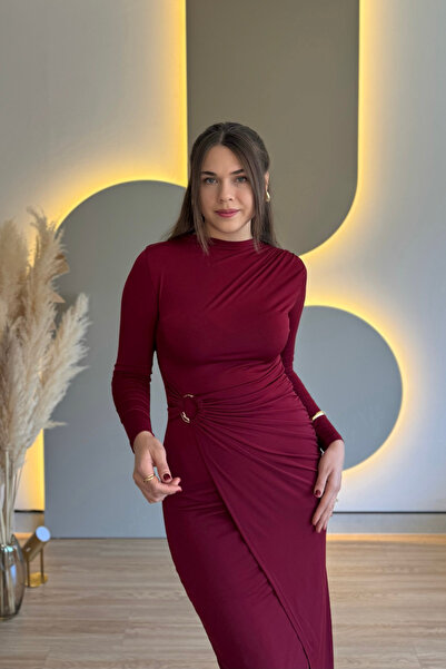 Aventien Bel Aksesuarlı Drapeli Yırtmaçlı Bordo Midi Elbise