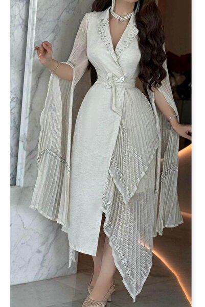 SELSAL A dress with pleats and flowing sleeves