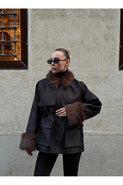 Zey Studio Kadın Siyah Yakası ve Kolları Kürk Detaylı Ceket