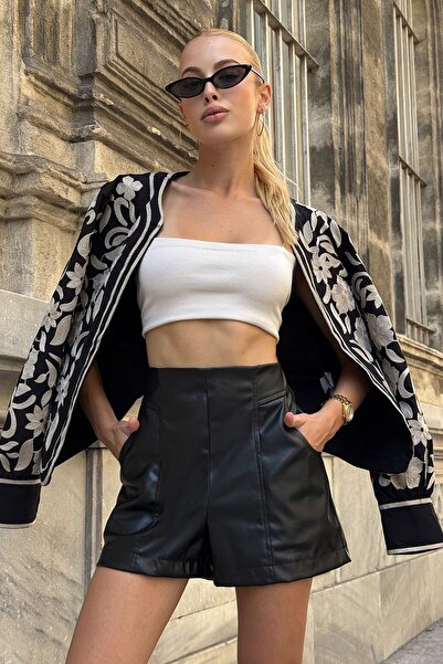 Trend Alaçatı Stili Kadın Siyah Çif Cepli Fermuar Kapamalı Deri Şort Vs00718