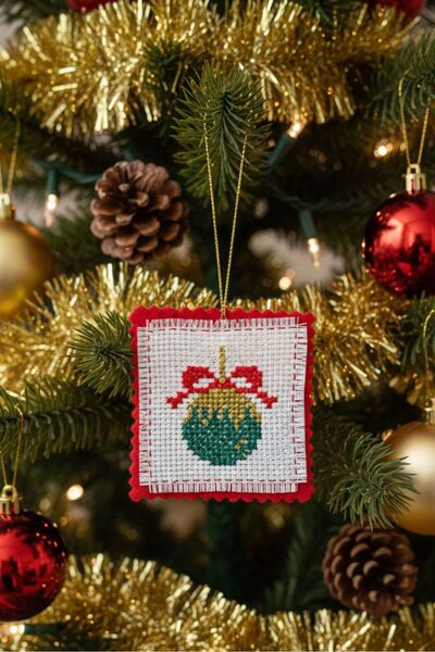 Uretti كرة عيد الميلاد المطرزة يدويًا بتصميم مميز من سيبيل 2453 4266