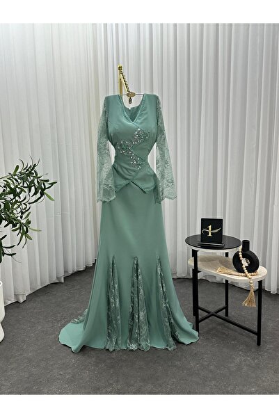 Orange Luxurious and elegant evening dress