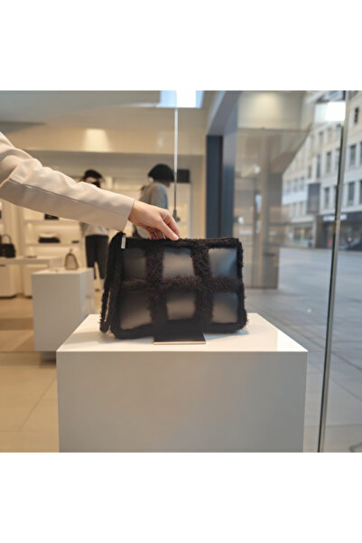 Talinhandmade حقيبة يد تيدي بتفاصيل جلدية |   27×19 سم |   خيط من فرو الأرانب...