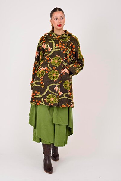 Marjinal Çiçek Kabartmalı Şal Yaka Cepli Keçe Kaban