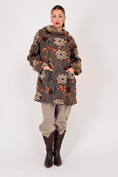 Marjinal Çiçek Kabartmalı Şal Yaka Cepli Keçe Kaban