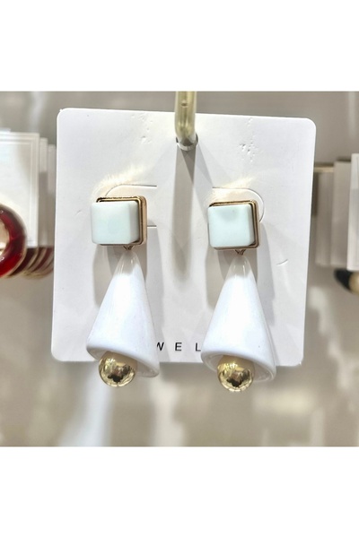 GLOW ACCESSORIES BAE أقراط متدلية بيضاء موديل زرا