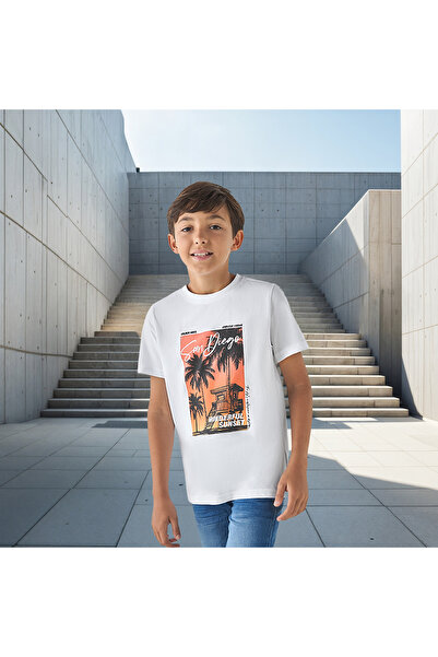 Juniors تي شيرت بطبعة جرافيكية مع رقبة دائرية وأكمام قصيرة