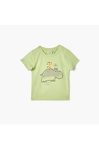 Juniors تيشيرت مطبوع عليه رسومات، بأكمام قصيرة وإغلاق بأزرار.