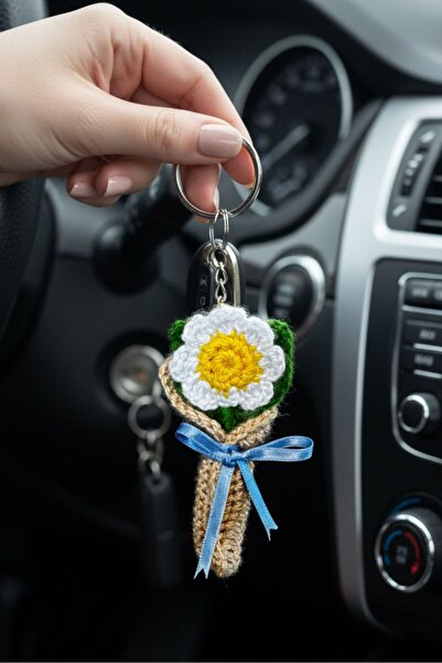 Uretti - سلسلة مفاتيح صغيرة محبوكة يدويًا بتصميم زهرة الأقحوان من سيبيل 2453 2770